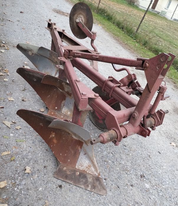 Pług 3 trzy skibowy 2+1 Unia Grudziądz z krojem