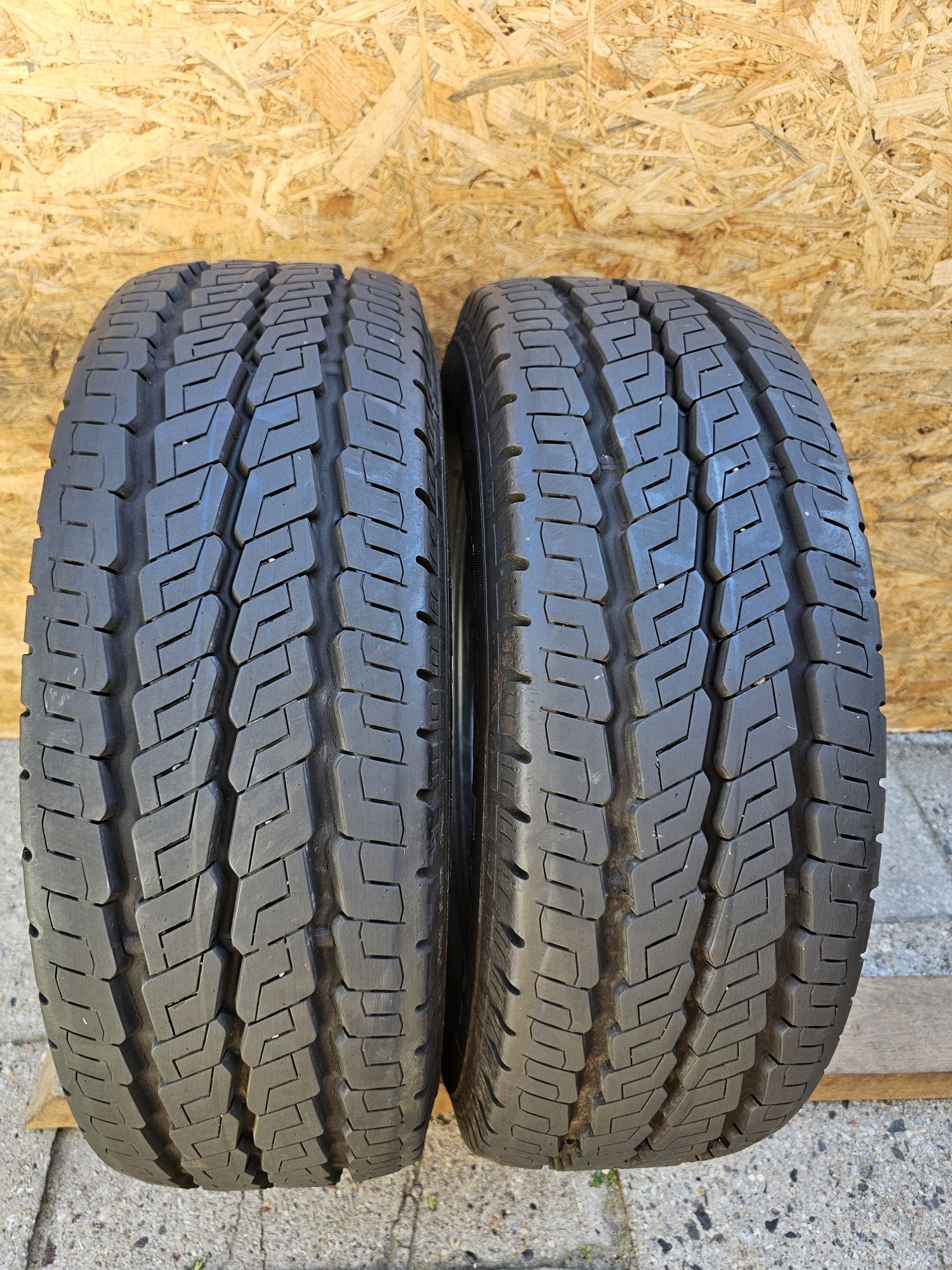 Idealne!!  10mm. 215/70 r15C Continetal Vanco Camper. 3017