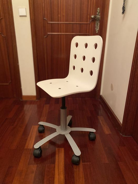 Cadeira branca giratoria