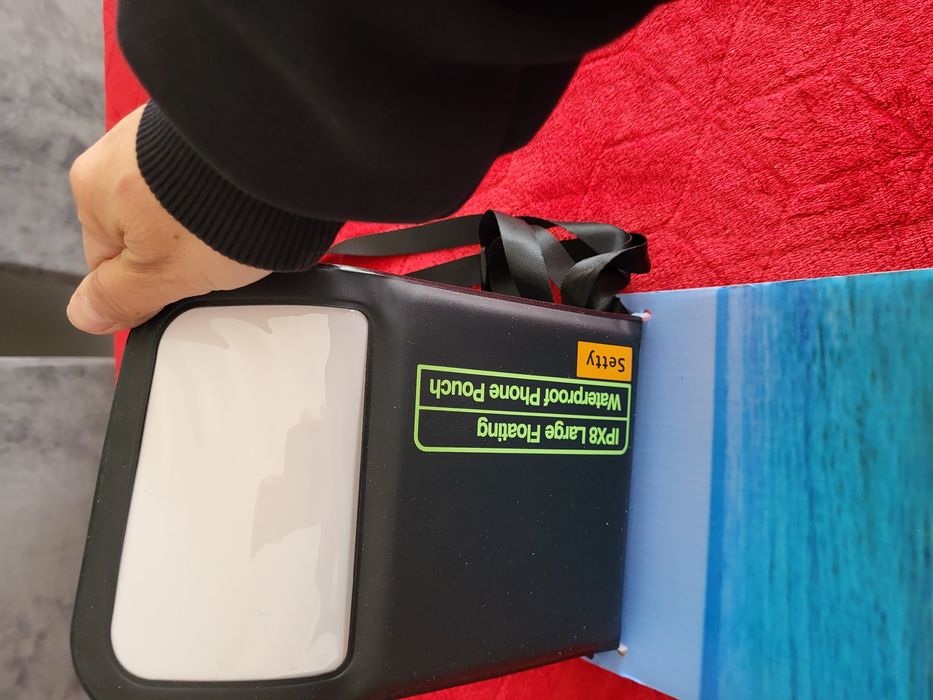 Etui wodoodporne z gąbką wyopornościową Setty