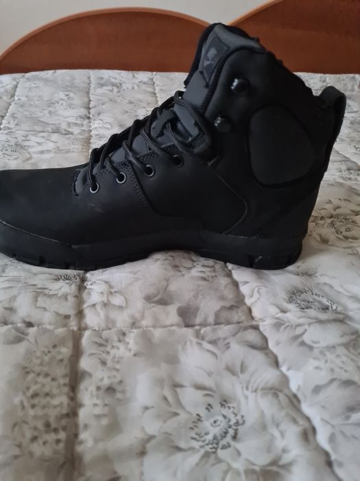 Продаються чоловічі черевики на натуральному хутрі, шкіра.Фірма Nike.