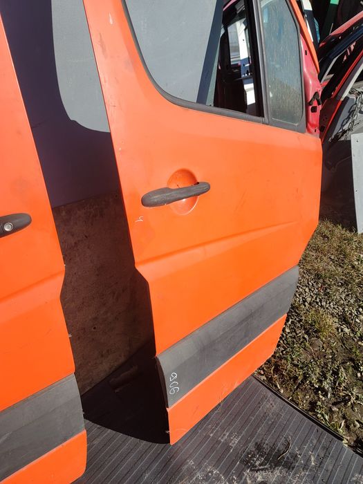 Двері червоні оранжеві MB Sprinter w906 крафтер Crafter