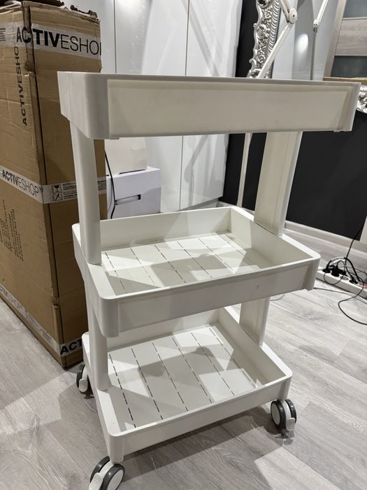 Stolik pomocnik kosmetyczny