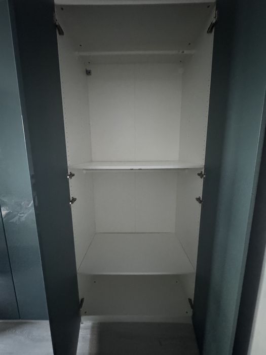 Nowoczesna, pojemna szafa