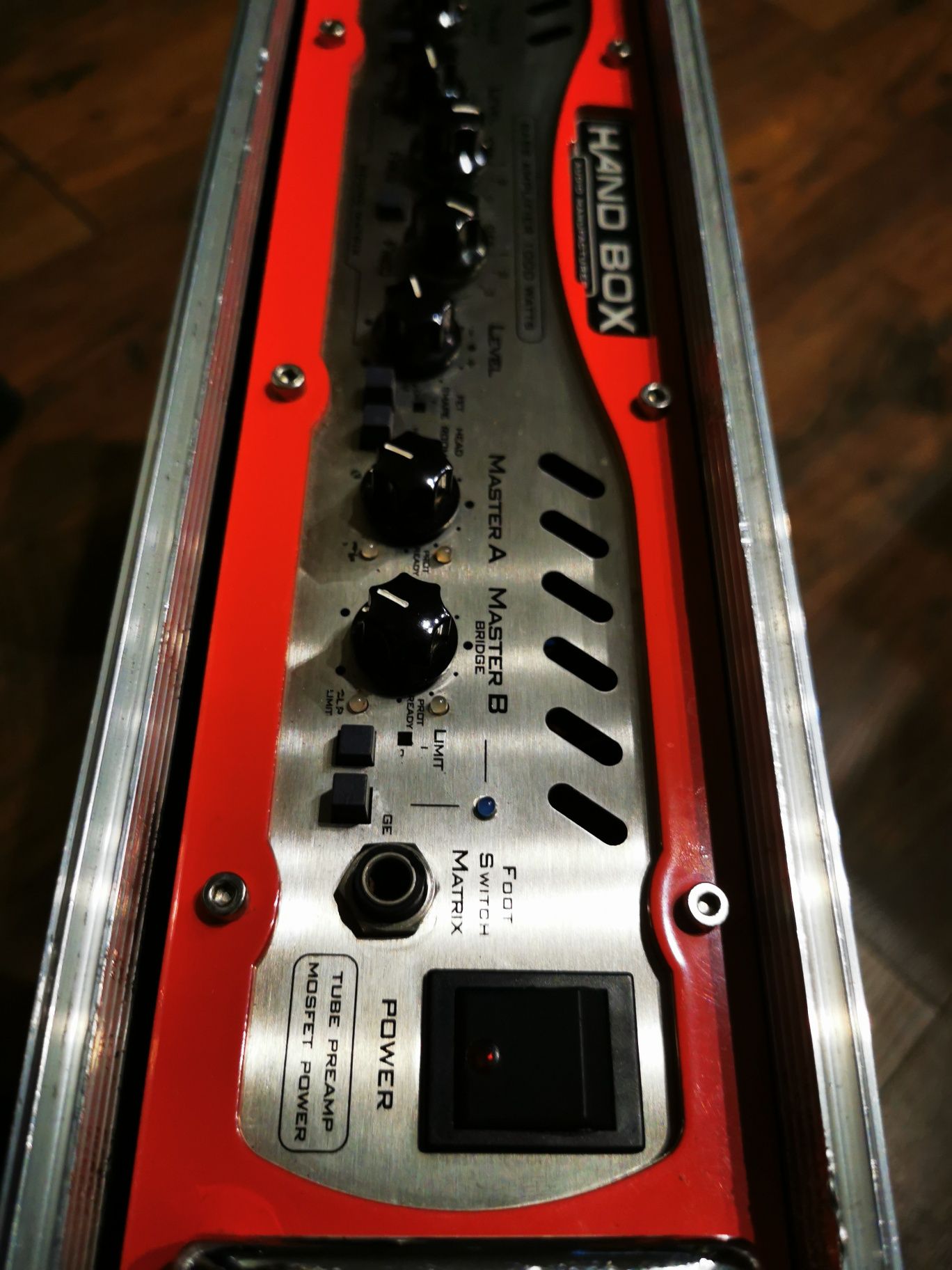 HandBox Red Fighter wzmacniacz basowy