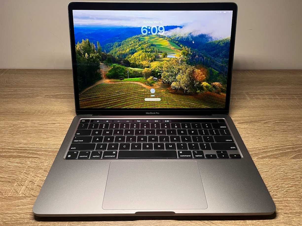 Macbook Pro 2020 13" M1 / 8Gb DDR4 / SSD 256Gb - батарея 97%