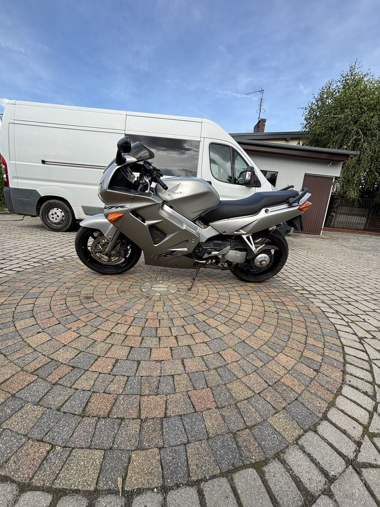 Motocykl honda VFR 800fi rc46