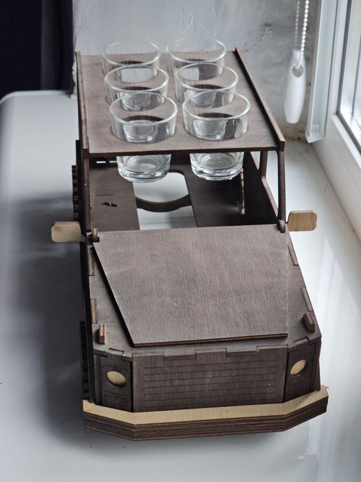 Набір подарунковий з чарками - автомобіль