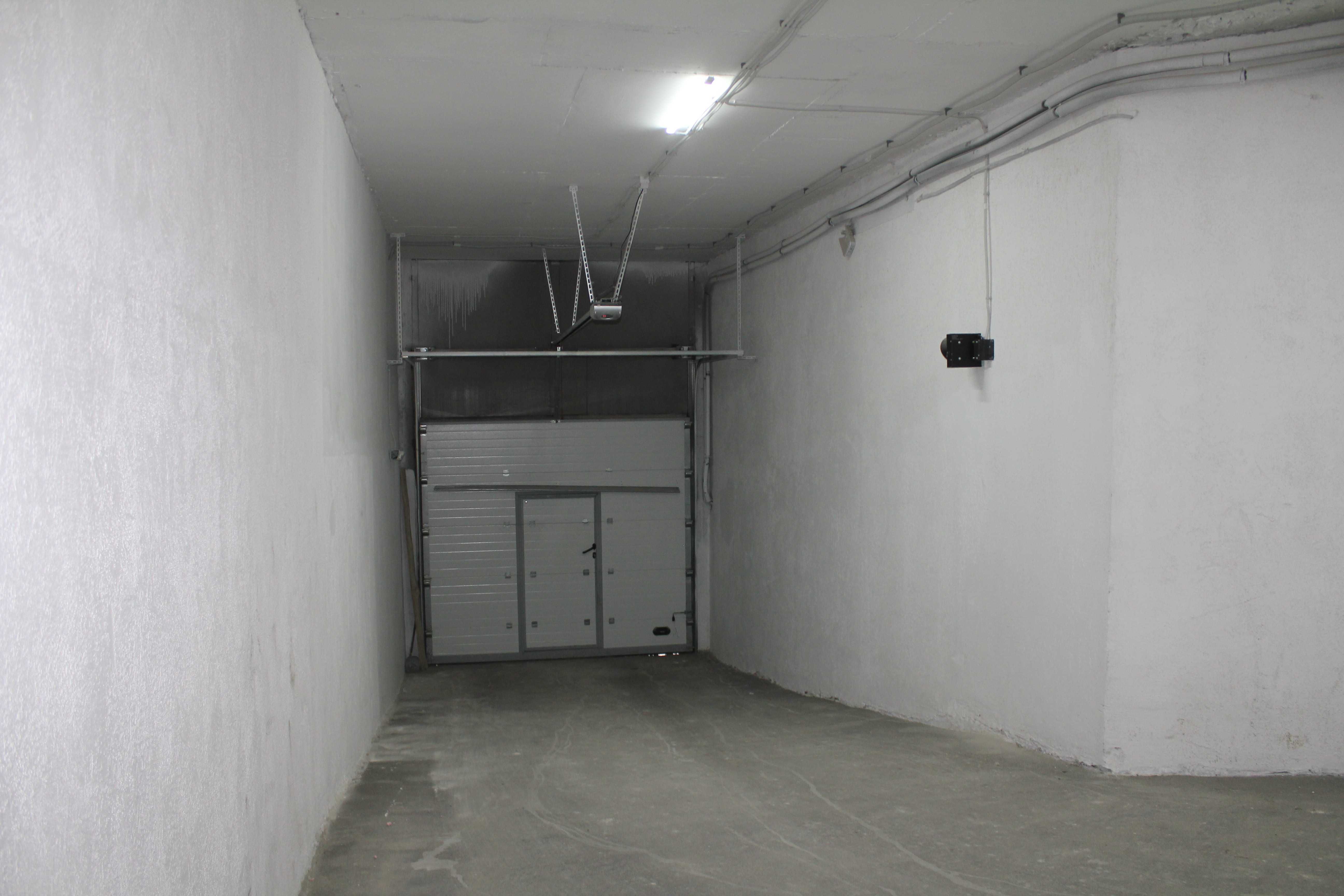 Оренда паркомісця. Паркінг. Центр. Жилянська 118. БЦ 118 Tower.