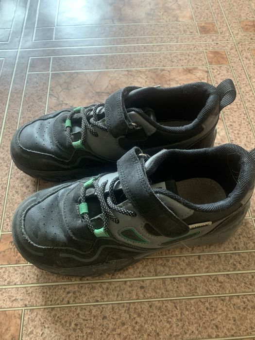 кросівки на 6-7 років