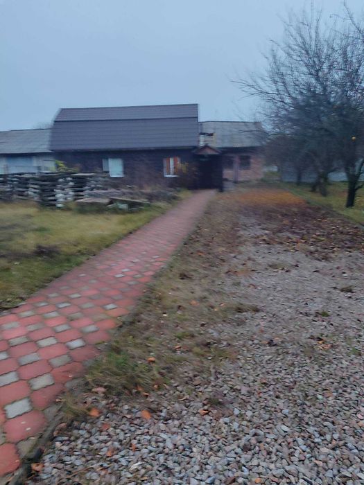 Продам приватизированный земельный участок с постройками в Равнополье