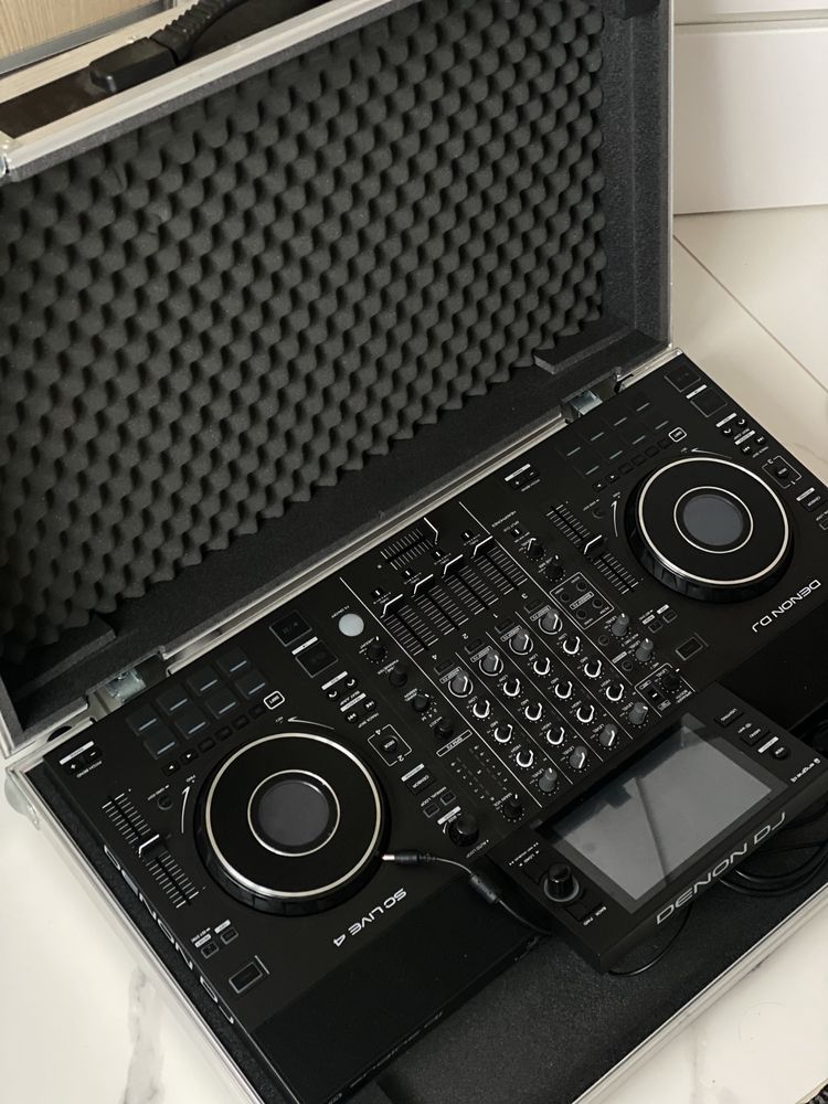 Kontroler Denon SC LIVE 4 + flightcase – Stems z pendrive / standalone