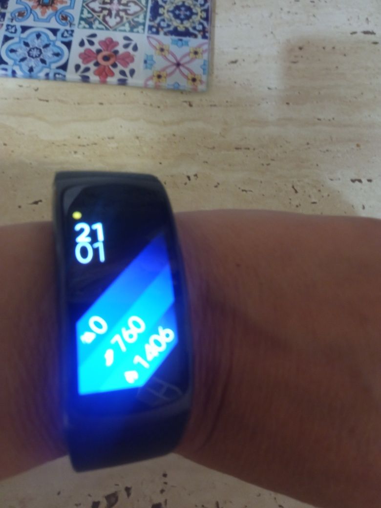 Продам фитнес браслет Samsung Gear Fit 2 б у