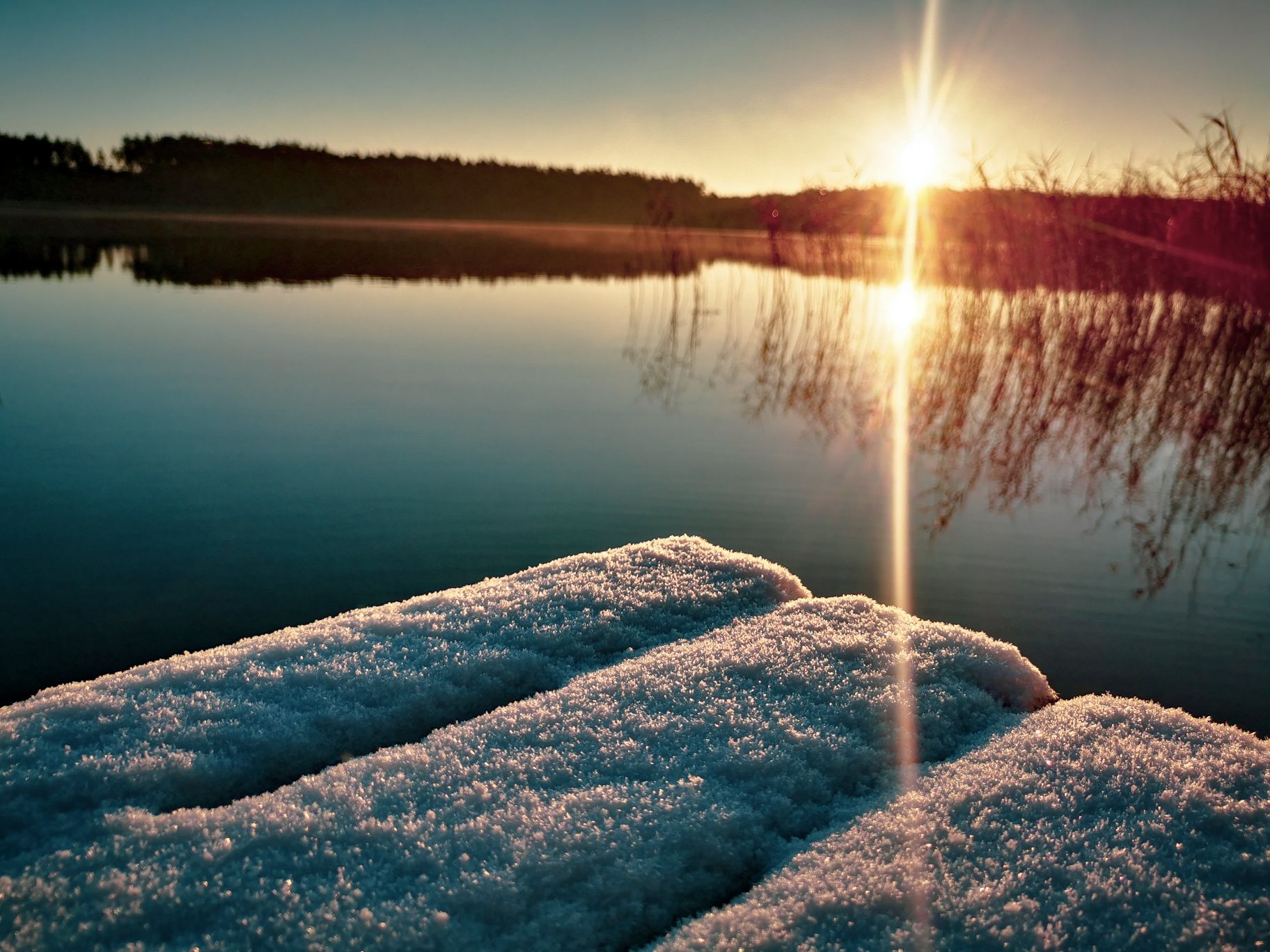 Promocja Mazury linia brzegowa bania kajaki łódki plaża pomost