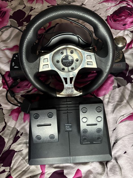 Ігровий руль BRAVIS PU-V66 і педалі