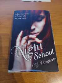 Night School C.J. Daugherty książka anglojęzyczna