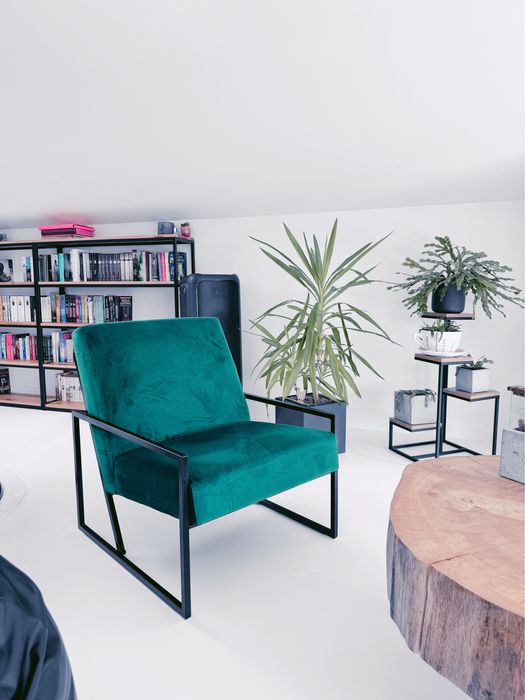 Fotel welurowy butelkowa zieleń vintage loft industrialny metalowa ram