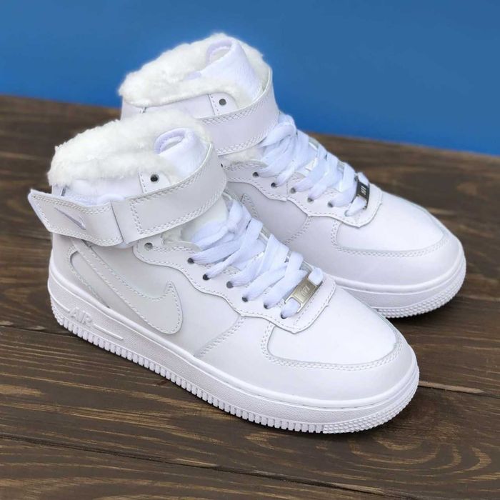 Зима, зимові кросівки Nike Air Force 1 - шкіряні