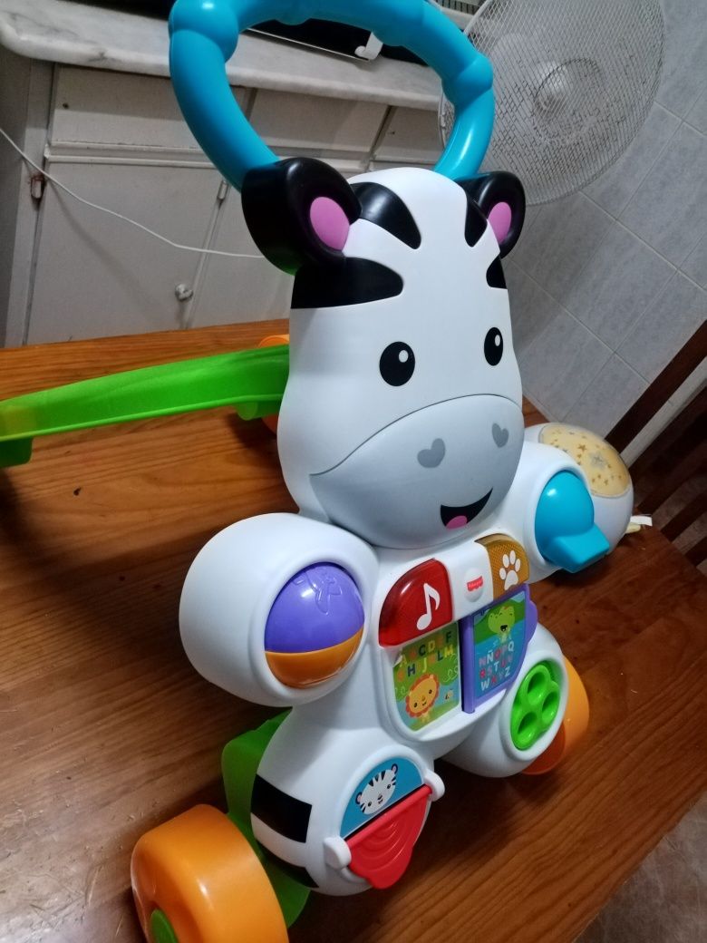 Brinquedos com música para bebés