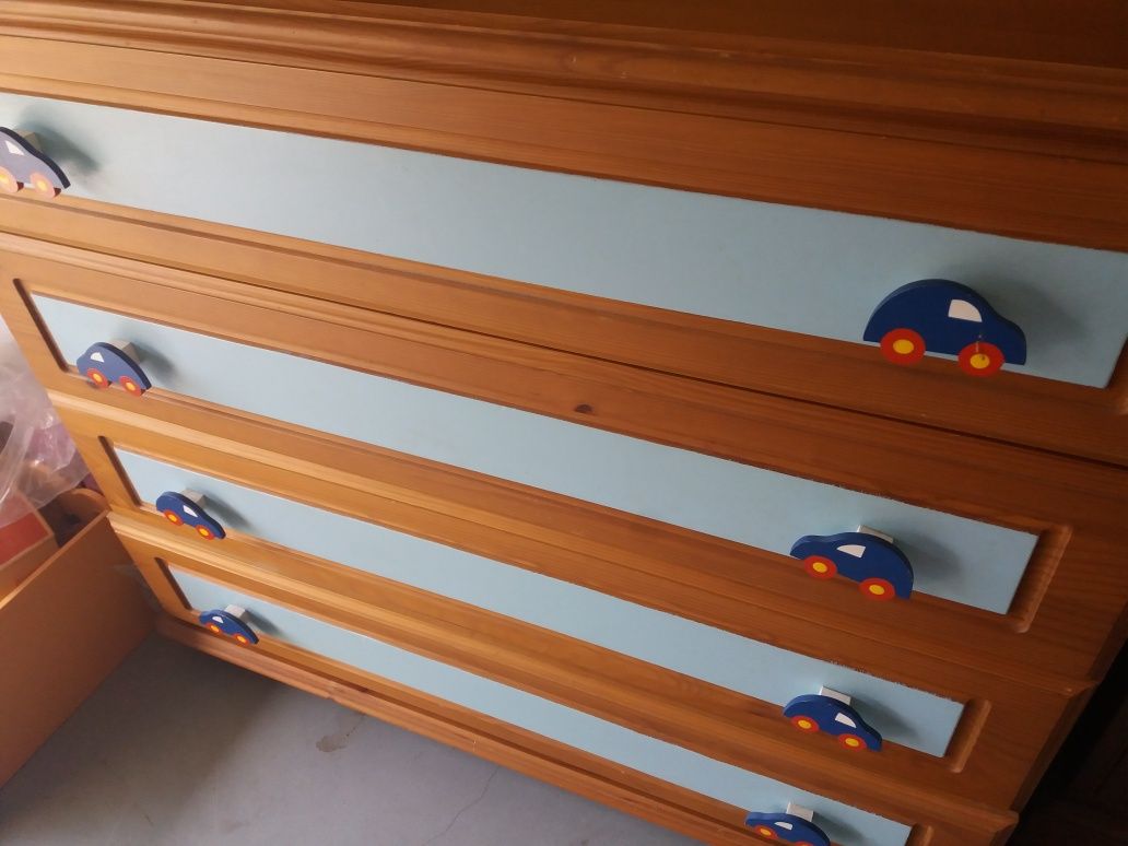 Cómoda com 4 gavetas quarto criança