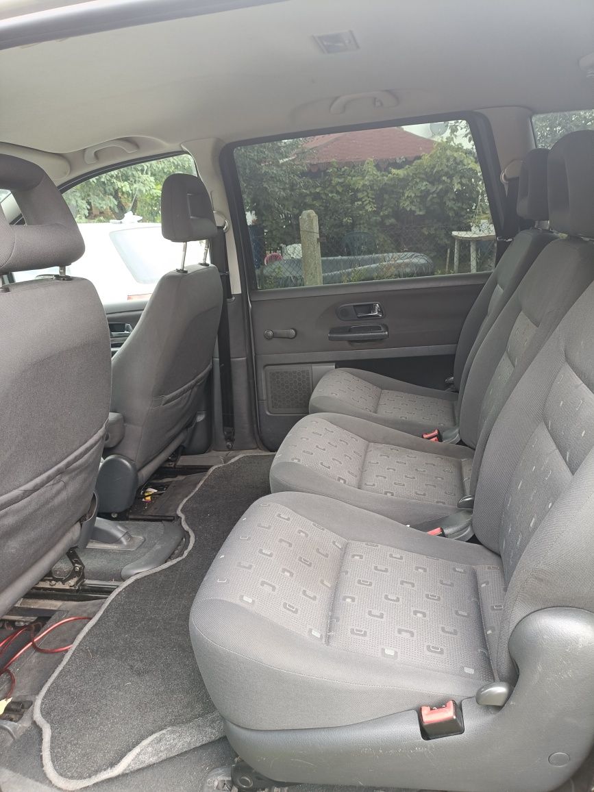 Sprzedam VW Sharan 1.9 TDI 2004 r. 7-osobowy  komfortowy i przestronny