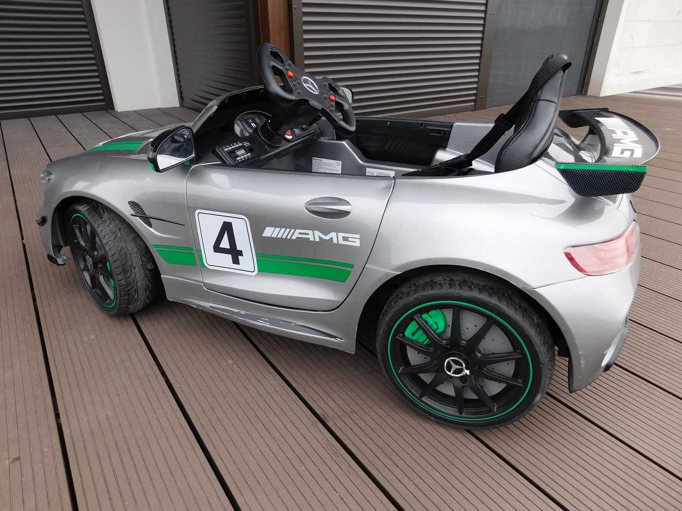Mercedes AMG GT4 licencjonowany samochód elektryczny dla dzieci