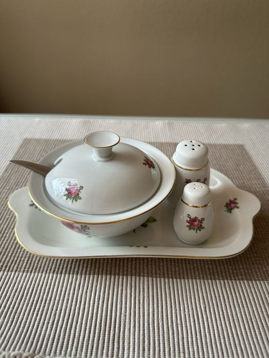 Фарфор из ГДР.  Столовый сервиз