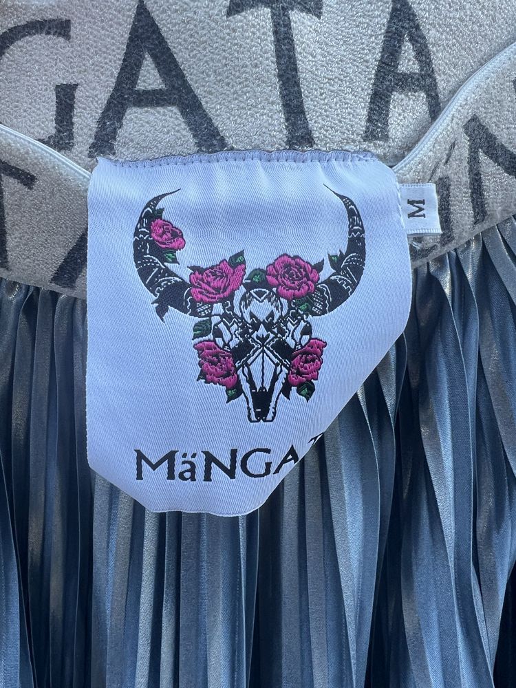 Saia lindissima da marca Mangata.