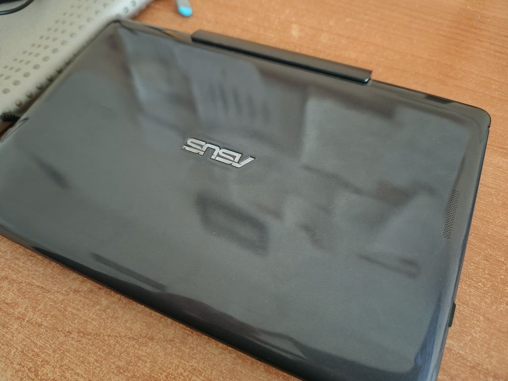 Asus Transformer 2w1 2in1 laptop tablet odpinana klawiatura jak nowy
