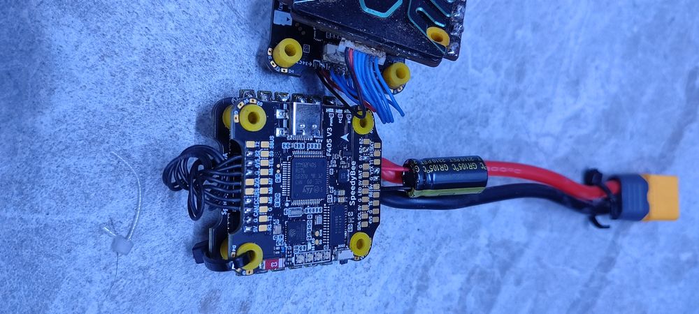 Стэк SpeedyBeeт в отличном состоянии