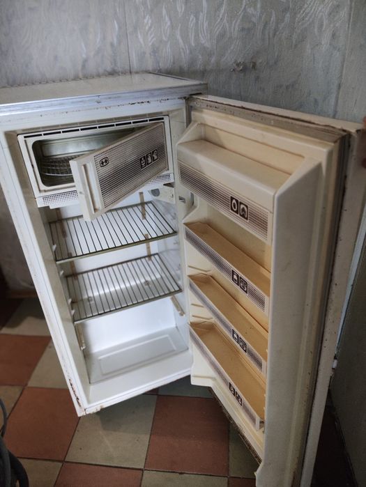 Продам холодильник Днепр б/у