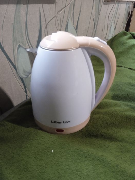 Чайник электрический Liberton модель LEK 6802