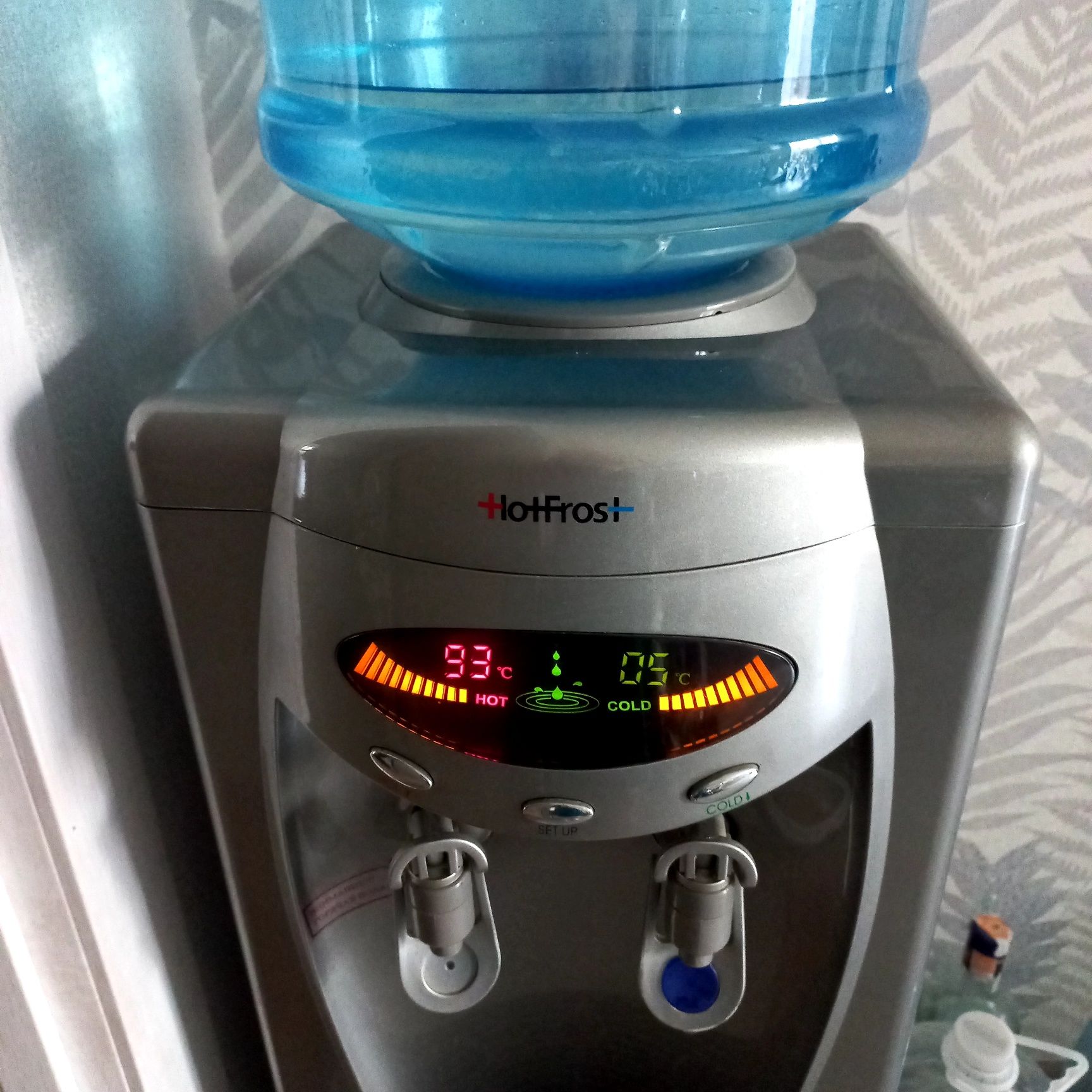 Кулер для води з холодильником Hotfrost