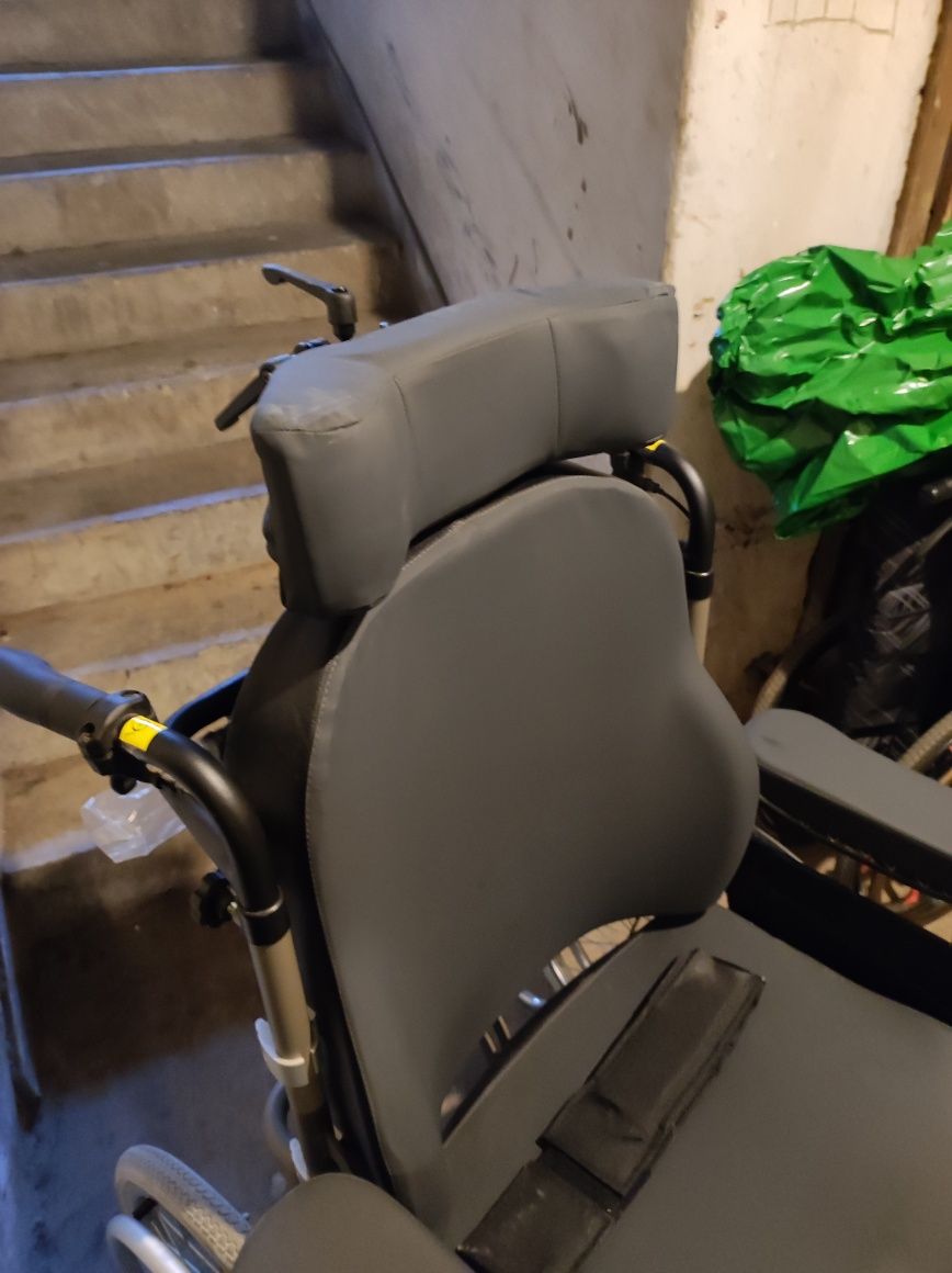 Wózek inwalidzki dla osoby niepełnosprawnej