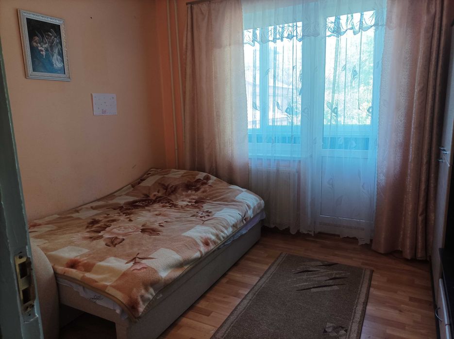 Здам кімнату у квартирі для дівчини, що працює чи студентки.