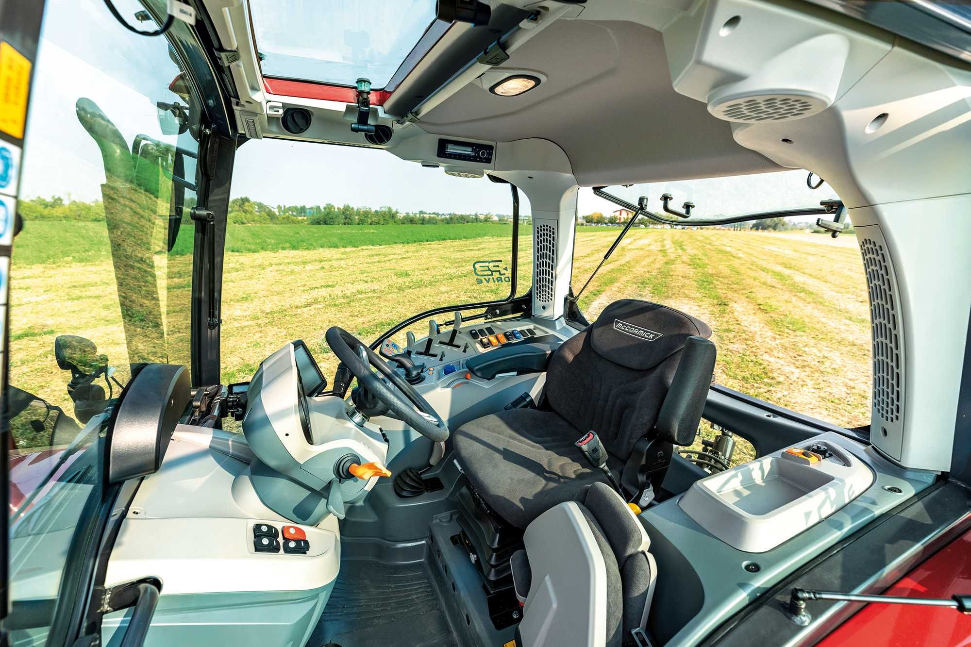 McCormick X5.120 PREMIUM 114 KM 36x12 max 40 km/h amortyzowana oś