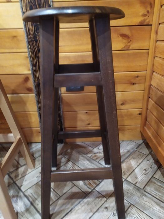 Барні стільці в ідеальному стані