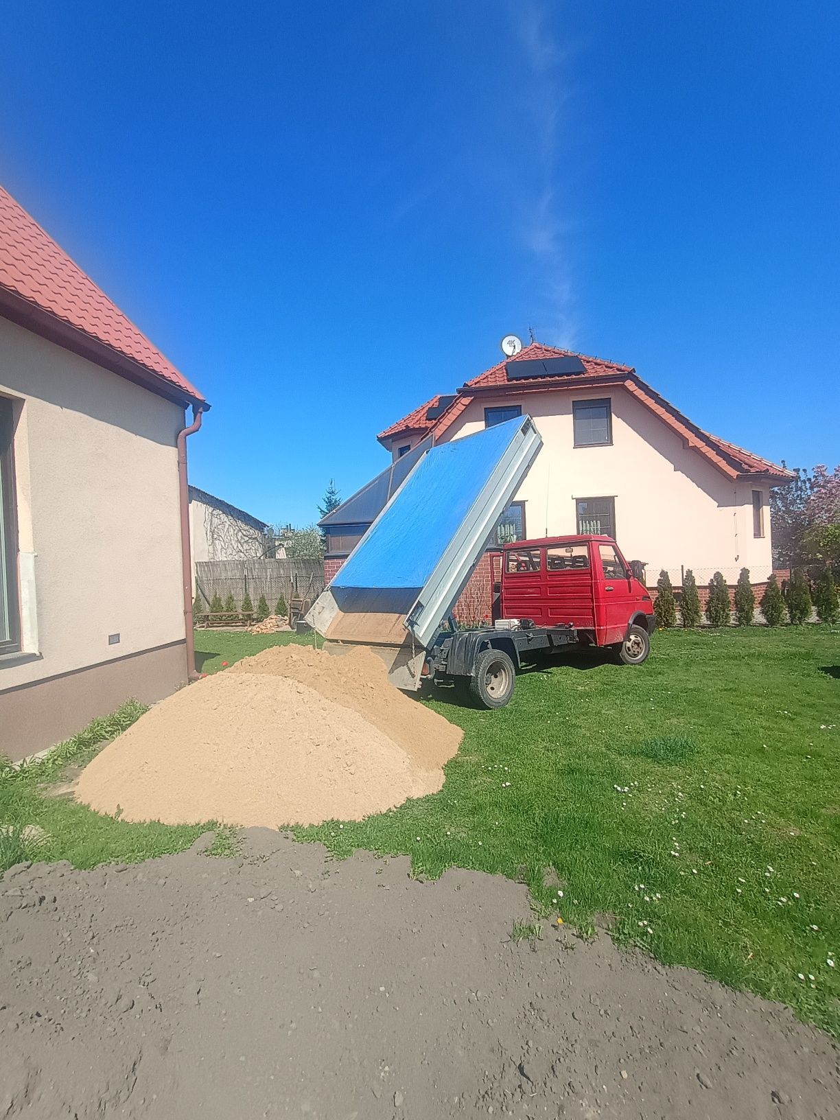 Transport , ziemia, piasek do piaskownicy, kamień, gruz. Usługi miniko