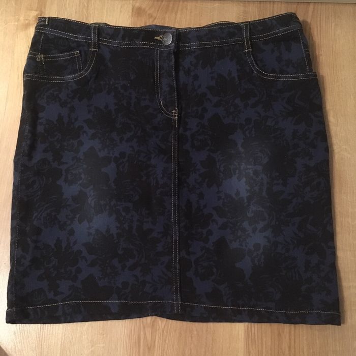 Spódnica jeansowa w kwiaty