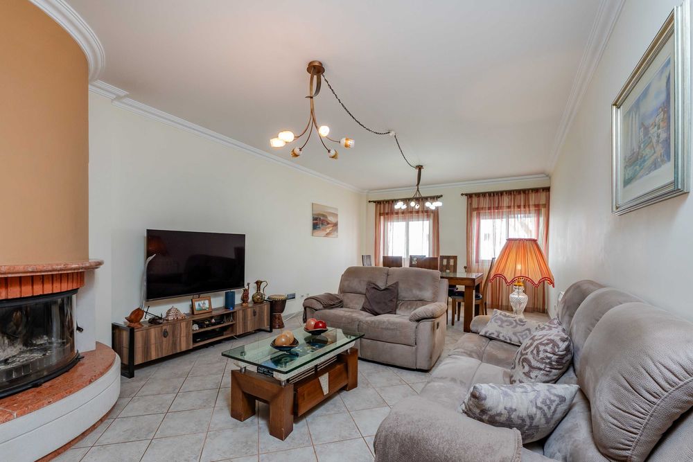 Apartamento T3 com garagem e terraço em Alcochete