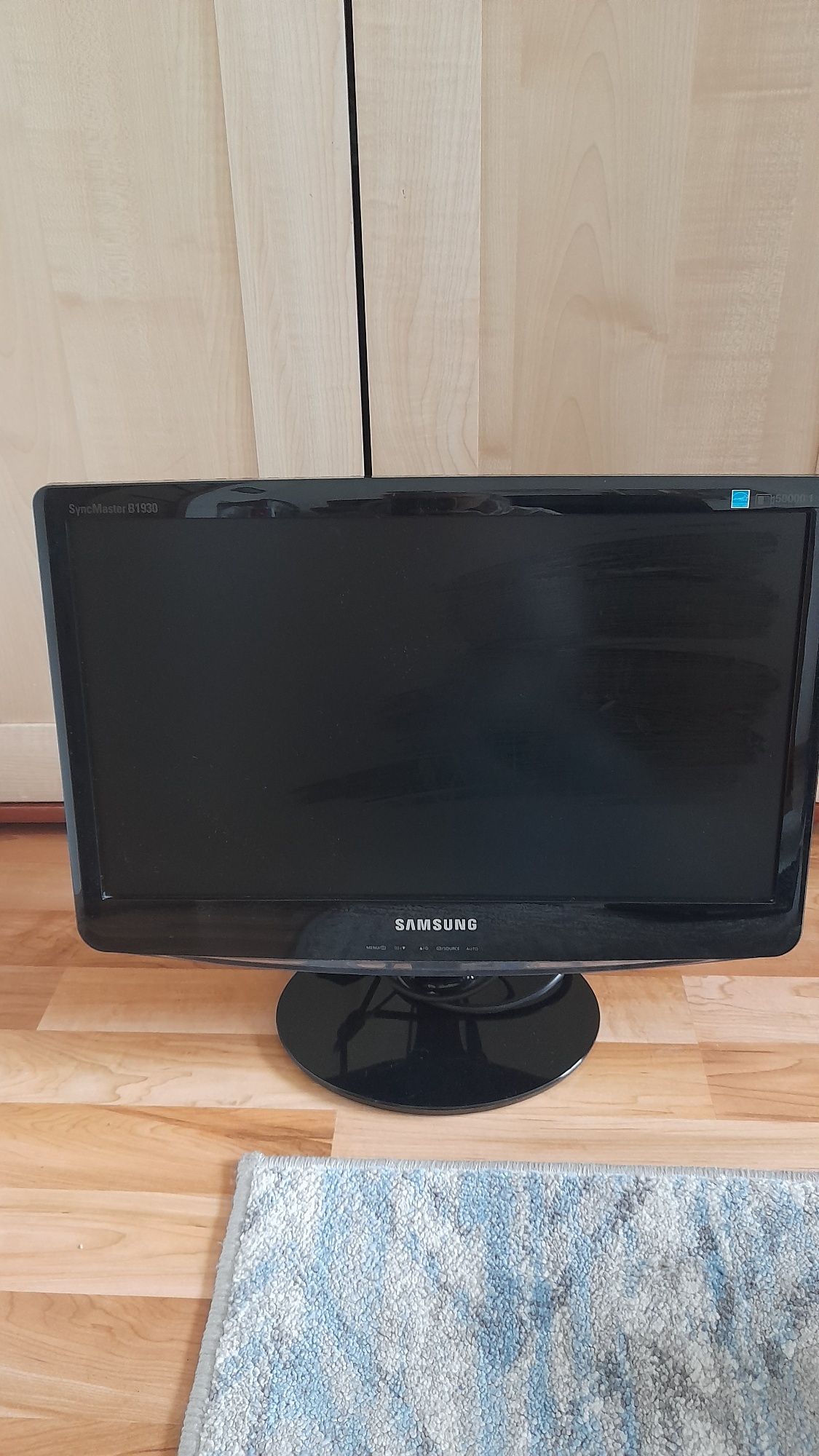 Monitor Samsung B1930N + klawiatura gratis