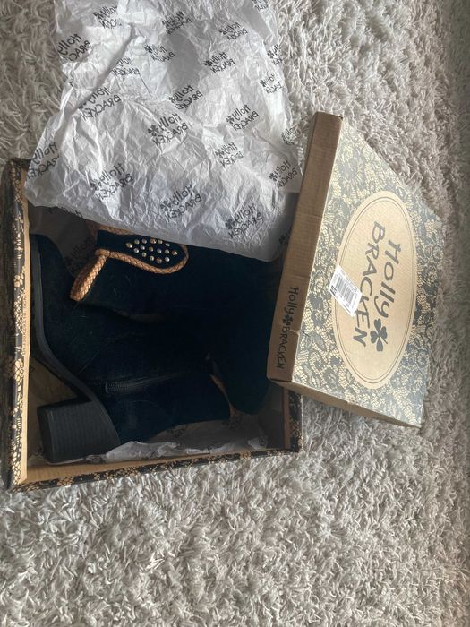 Botas pele nobuck/camurça preta, tamanho 36, novas