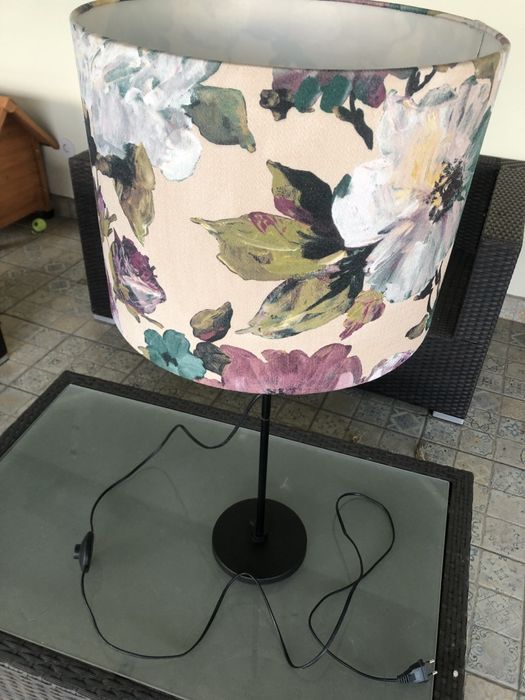 Candeeiro com padrão floral