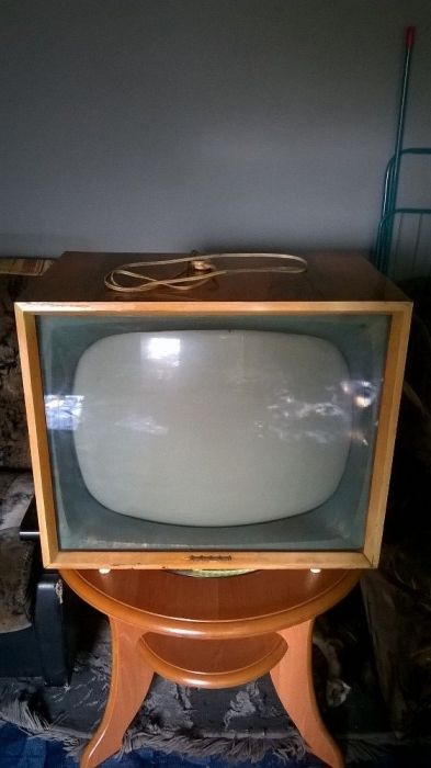 Telewizor Tesla stan wizualny bardzo dobry