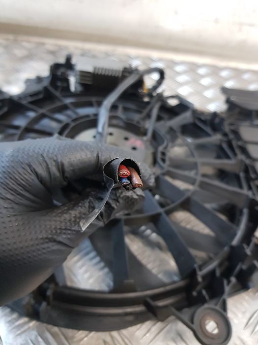 Wentylator Chłodnicy Żaluzja Moduł 8E0121205 Audi A4 B6 2.0Fsi