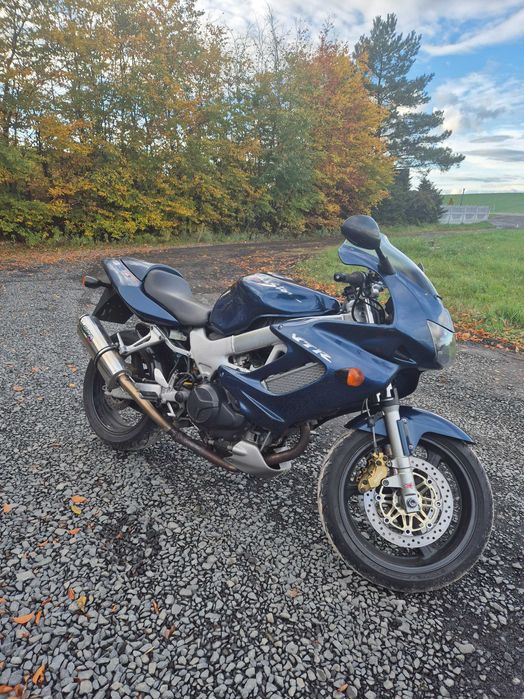 Piekna Honda VTR1000