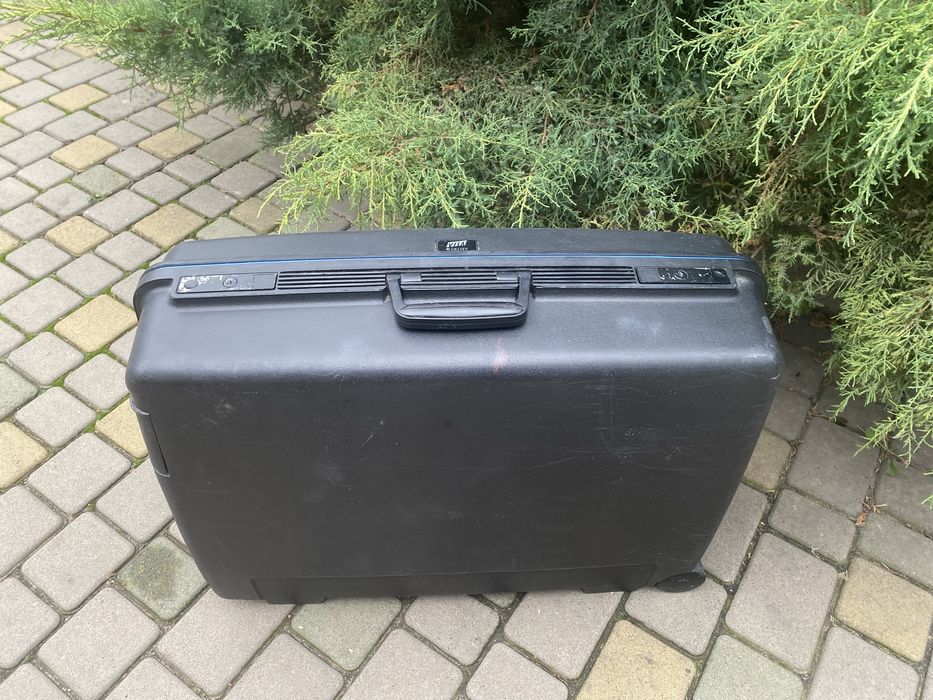 Чемодан дорожный,DELSEY и др.