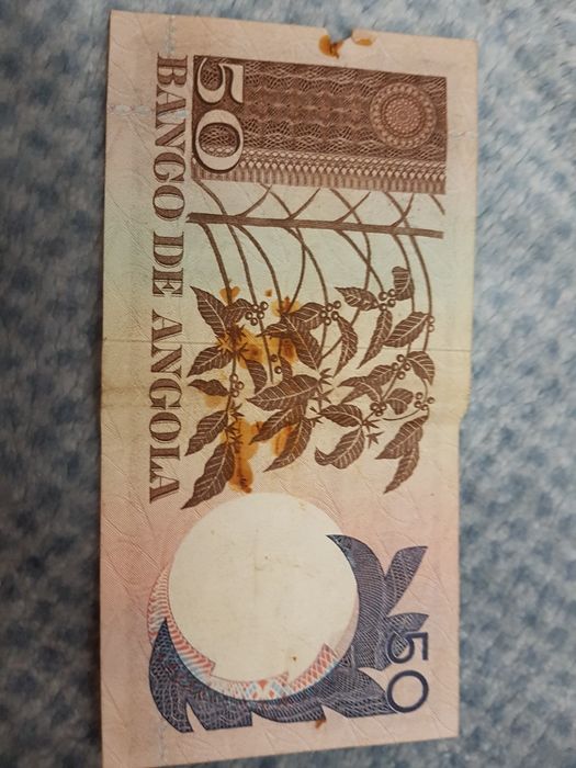 notas do banco de Angola