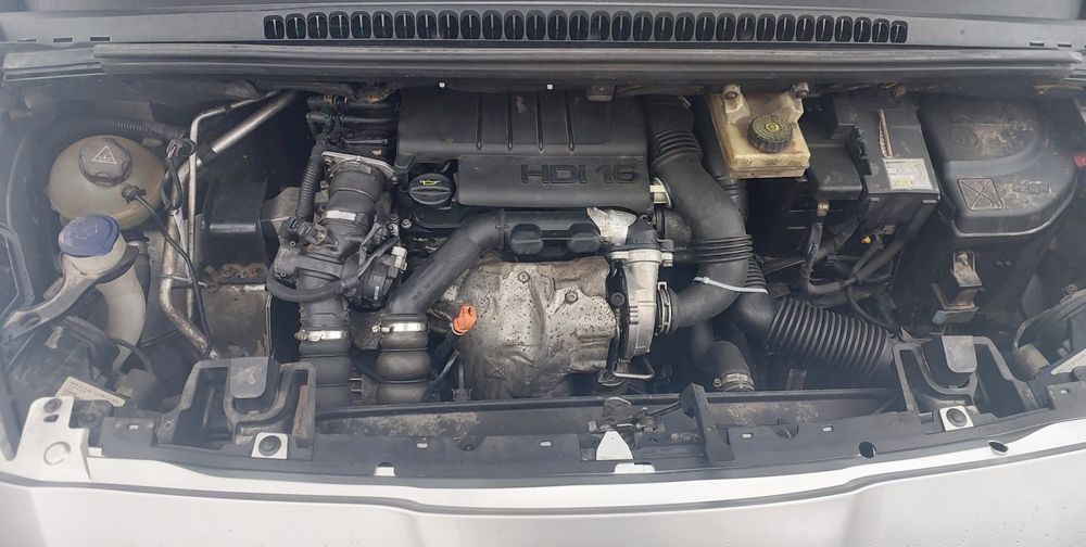 Продам Peugeot 5008 1.6 hdi 2010 дизель