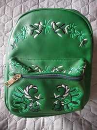 Красивейший зеленый мини рюкзак с вышивкой